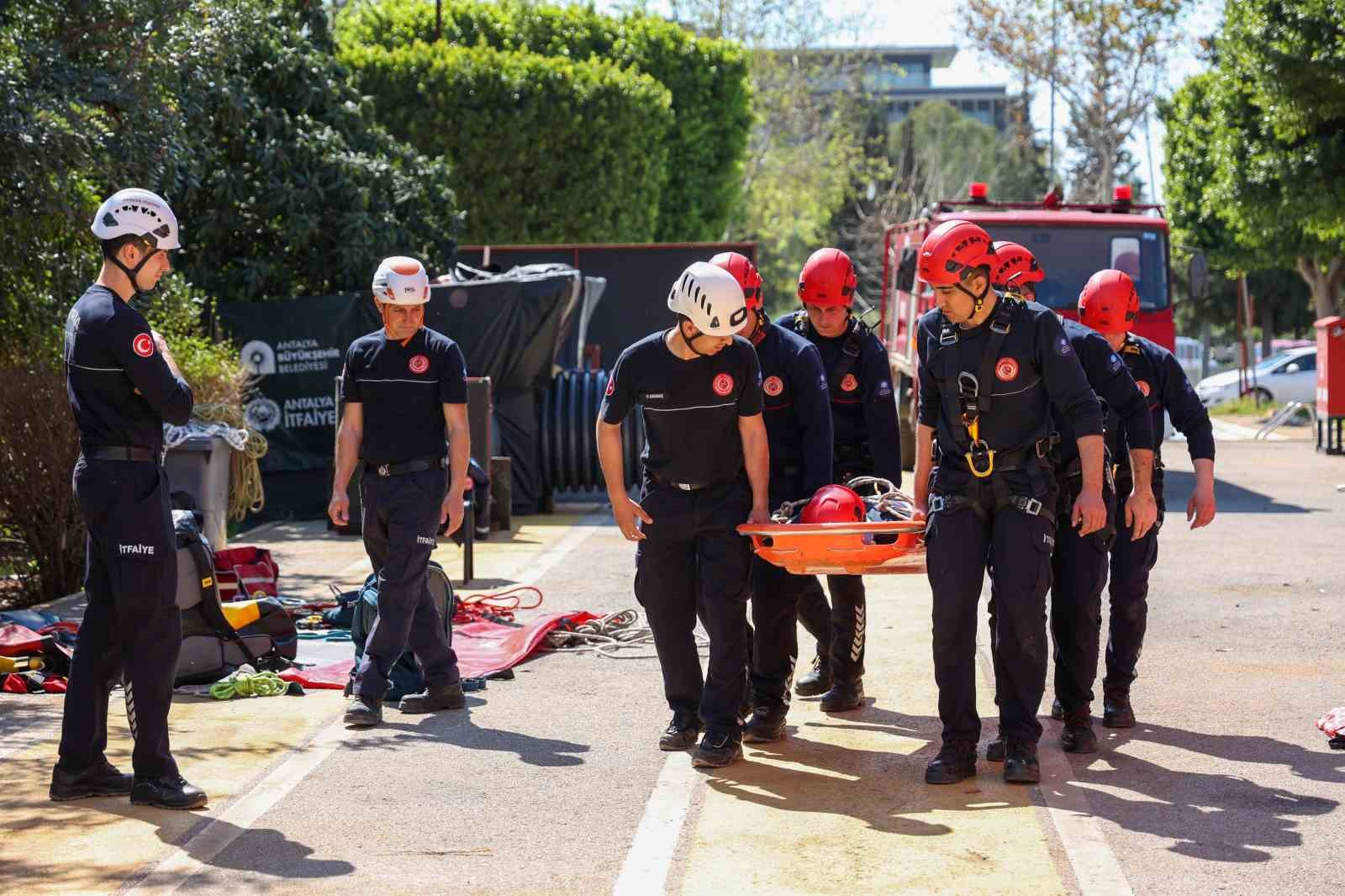 Antalya itfaiyesinin taze kanları göreve hazır
