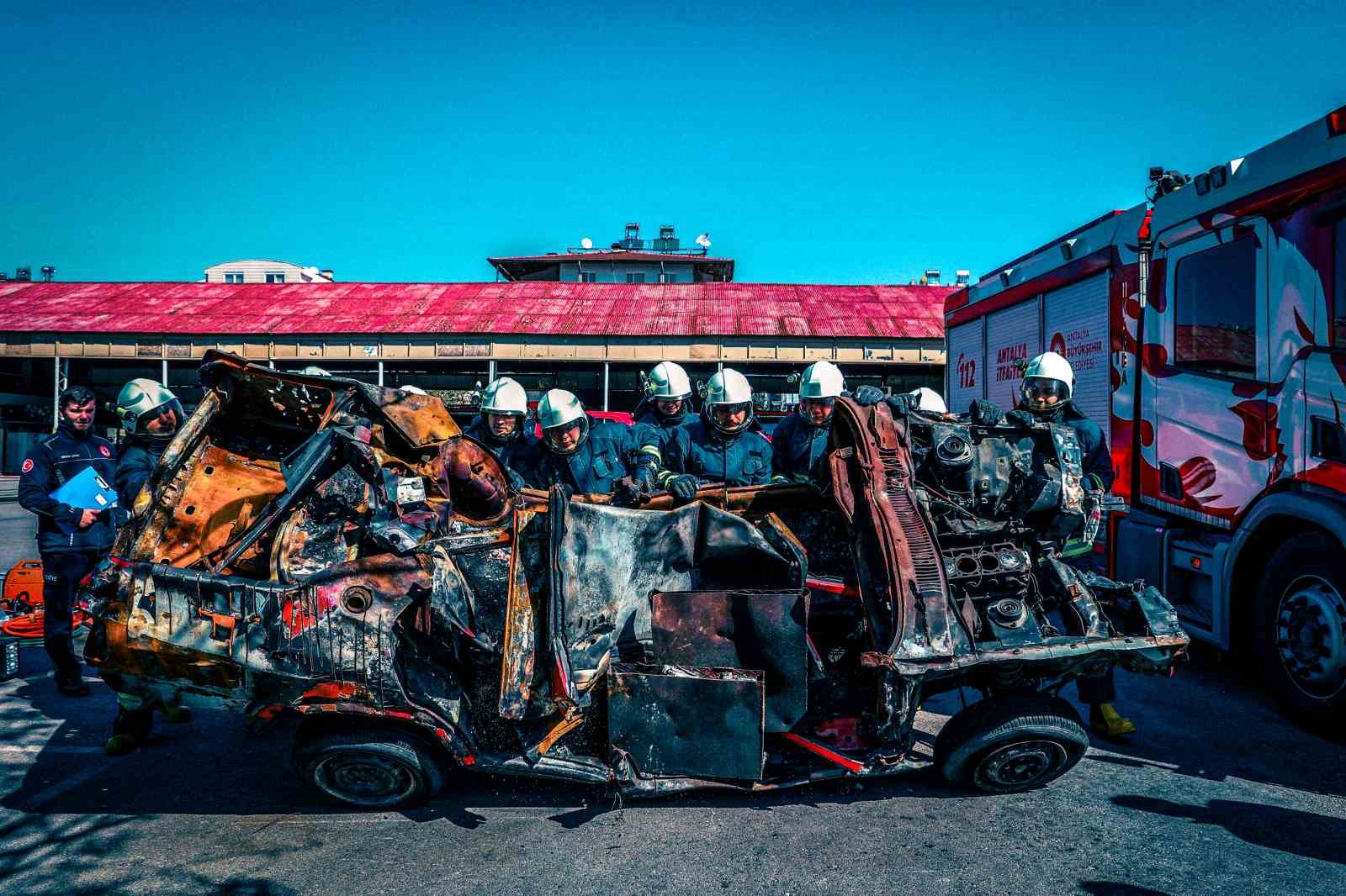 Antalya itfaiyesinin taze kanları göreve hazır
