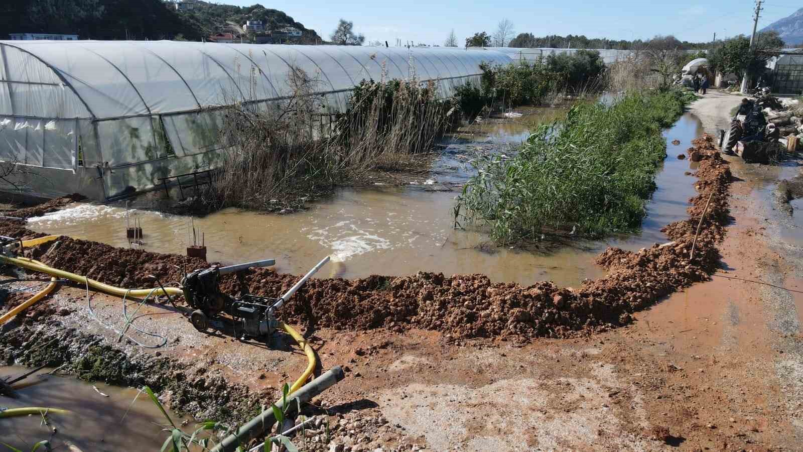 Antalya Kaş’ta seralar sular altında kaldı
