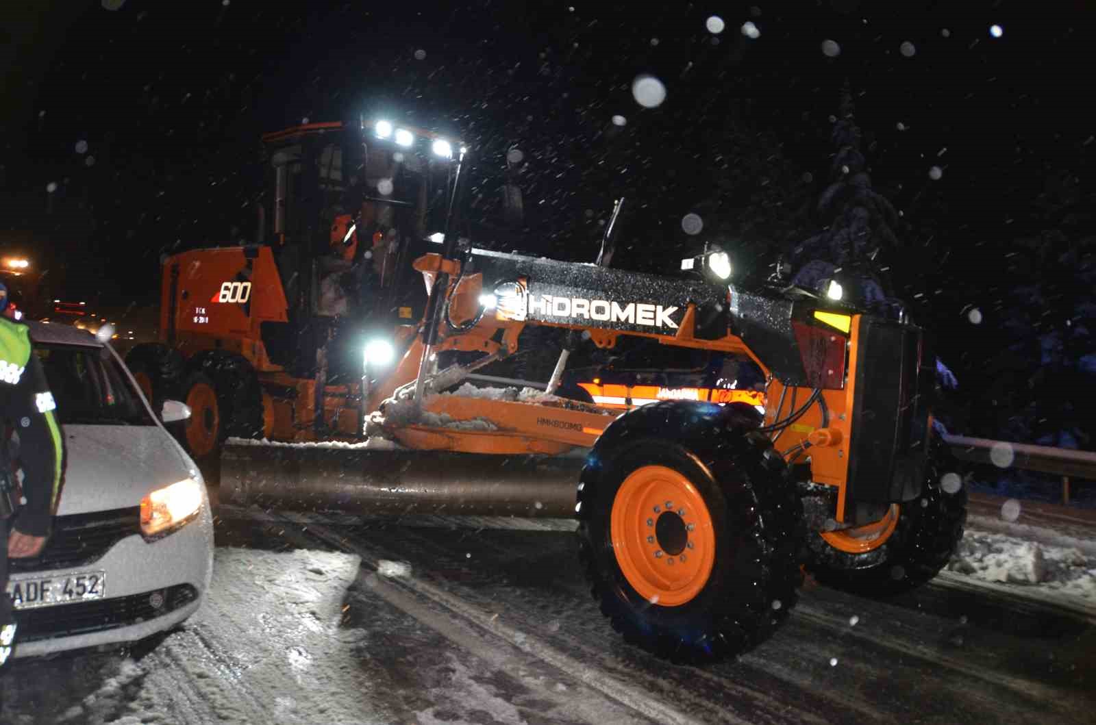Antalya-Konya kara yolunda kar etkisini artırdı
