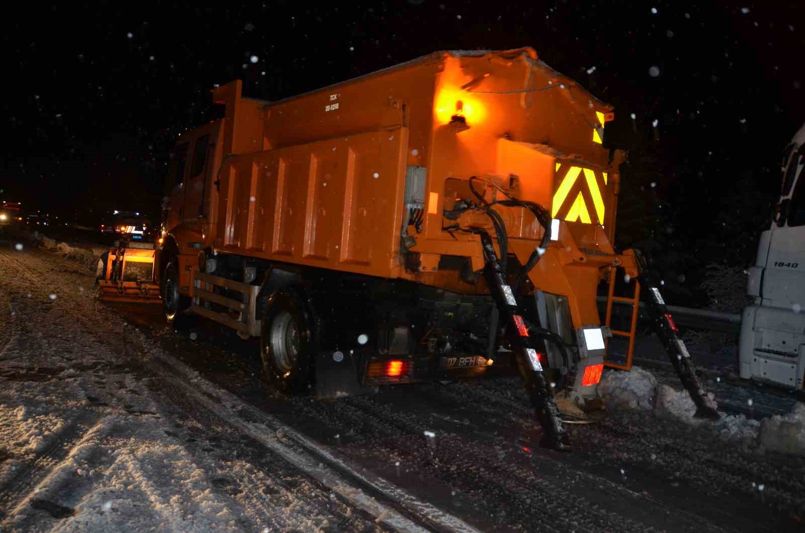 Antalya-Konya karayolunda kar yağışı etkili olmaya başladı
