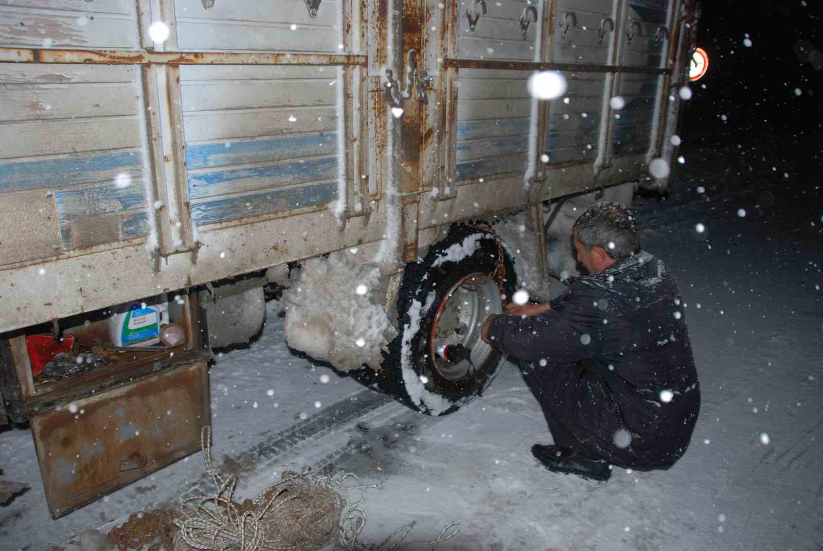 Antalya-Konya karayolunda kar yağışı yeniden başladı
