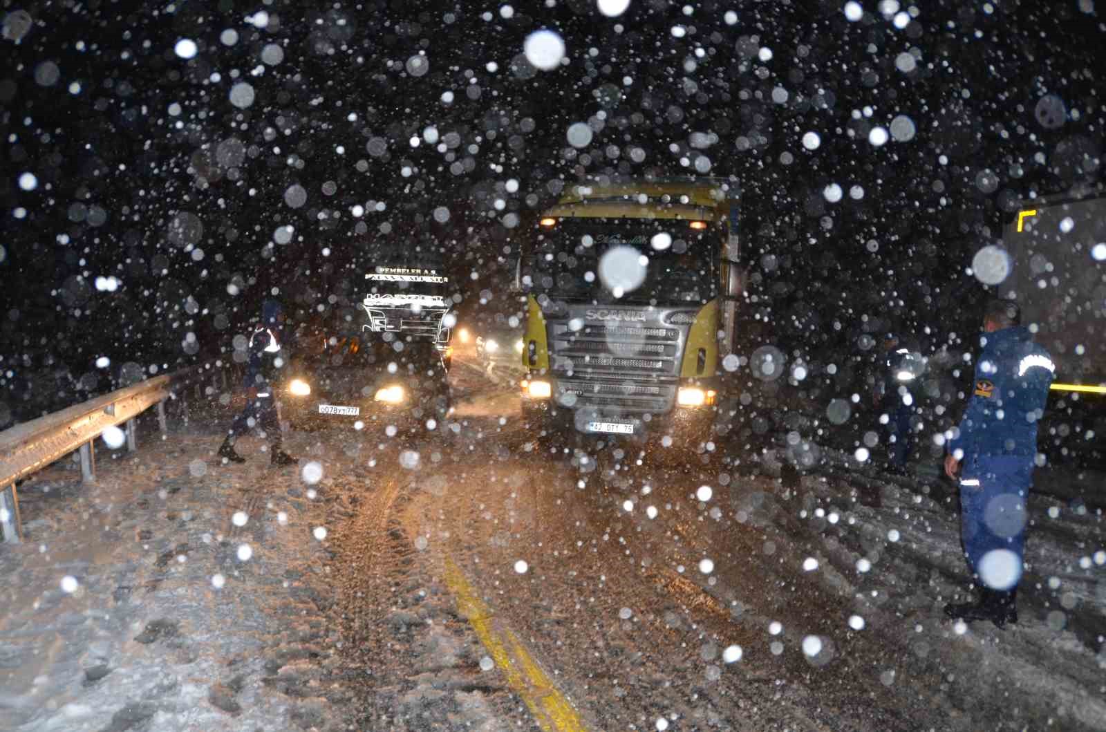Antalya-Konya karayolunda kar yağışı yeniden başladı
