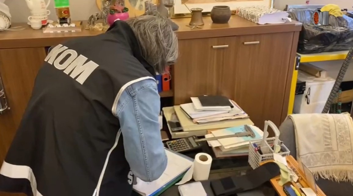 Antalya merkezli 5 ildeki usulsüz esnaf kredisi operasyonuna ait görüntüler paylaşıldı
