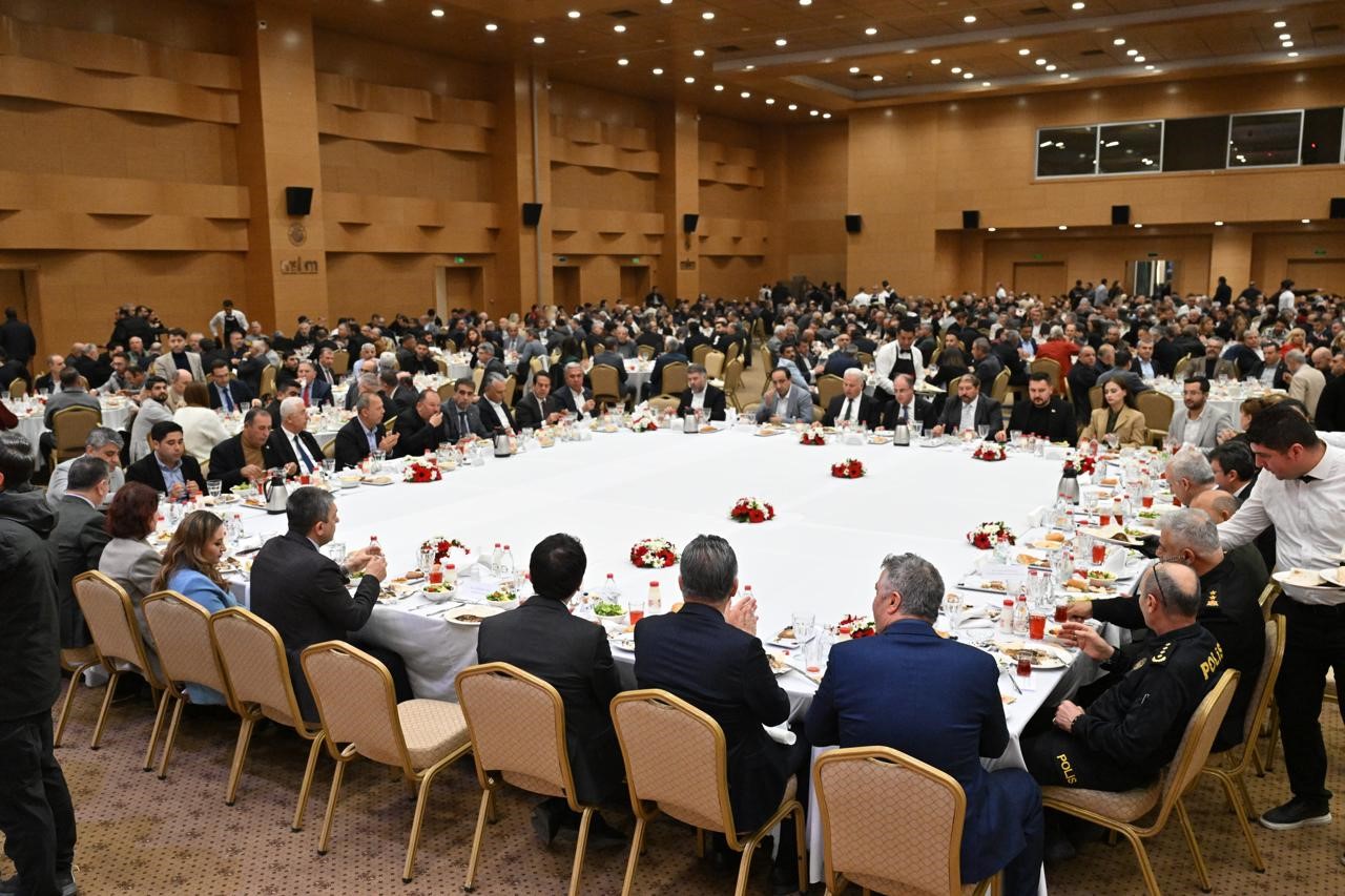 Antalya protokolü ve oda başkanları iftarda buluştu
