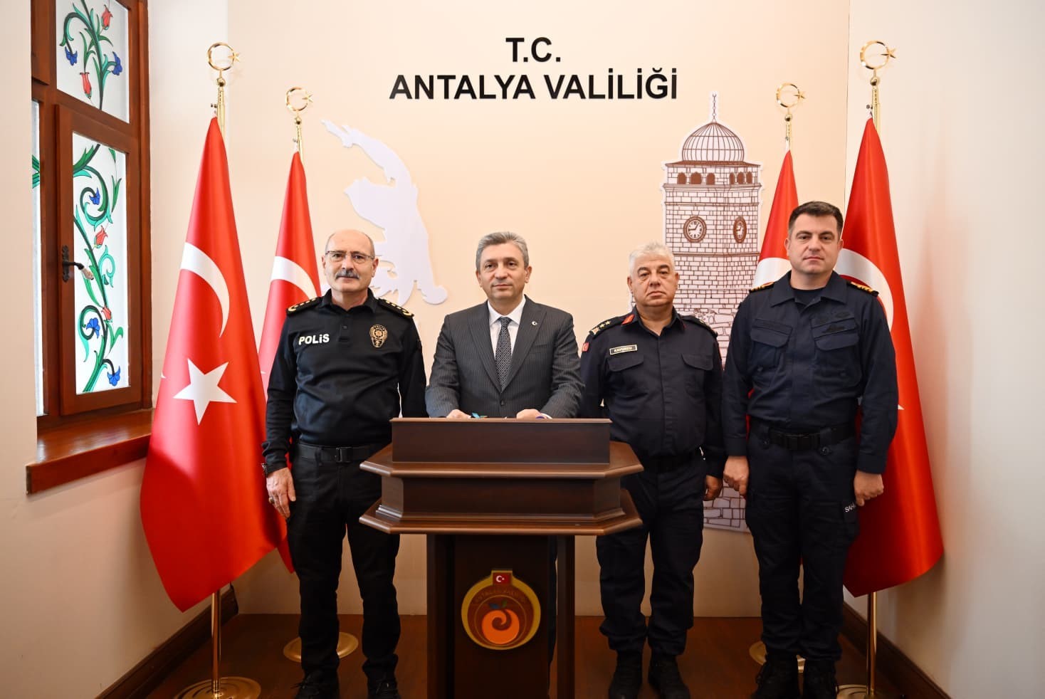 Antalya Valisi Şahin: "Otobüs kazasında rapor henüz çıkmadı"
