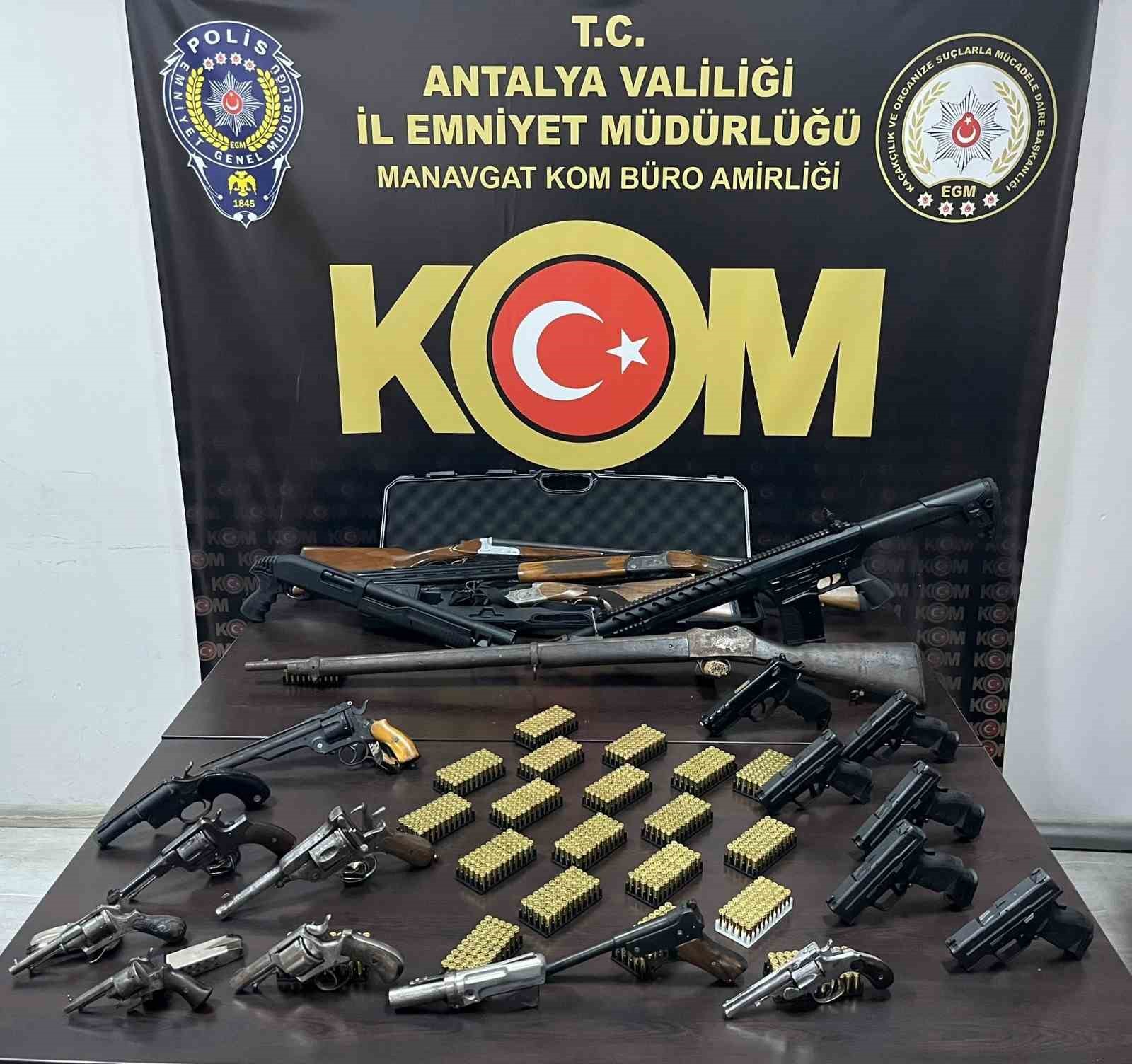 Antalya’da 1 haftada milyonlarca kaçak ürün ele geçirildi, 5 şahıs tutuklandı
