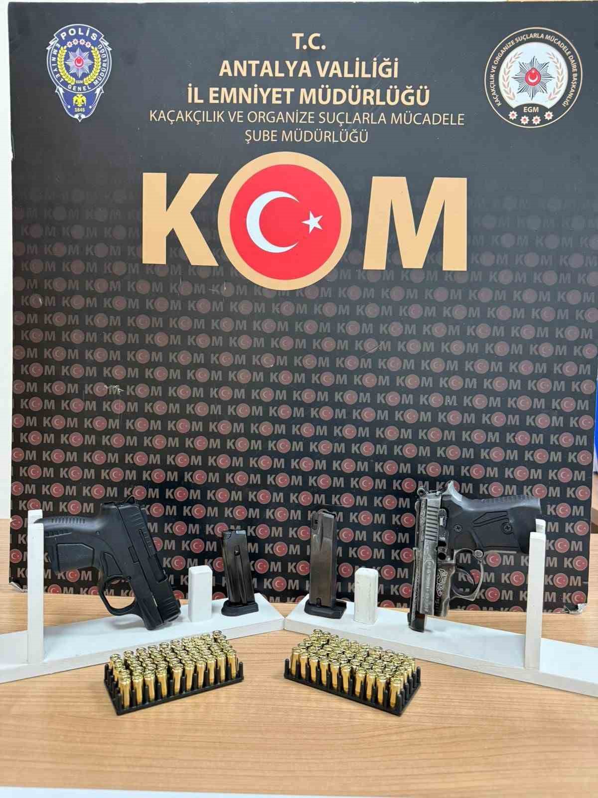 Antalya’da 1 haftada milyonlarca kaçak ürün ele geçirildi, 5 şahıs tutuklandı
