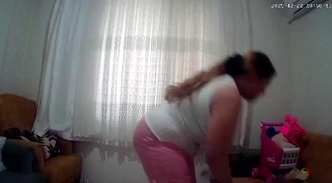 Antalya’da 1 yaşındaki bebeğe annenin uyguladağı şiddet güvenlik kamerasıyla ortaya çıktı
