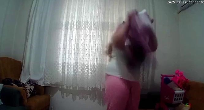 Antalya’da 1 yaşındaki bebeğe annenin uyguladağı şiddet güvenlik kamerasıyla ortaya çıktı
