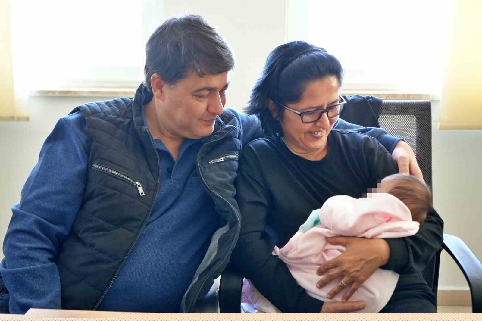 Antalya’da 10 çocuk yeni ailesine kavuştu: "Kendim doğurmuş gibiyim"
