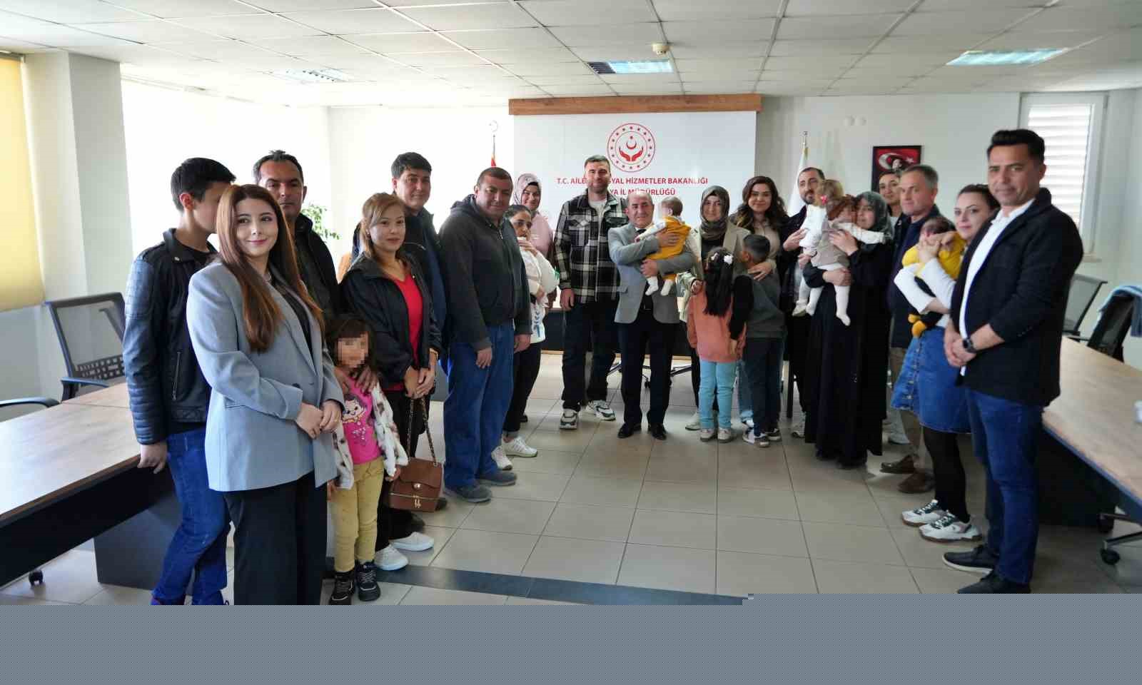 Antalya’da 10 çocuk yeni ailesine kavuştu: "Kendim doğurmuş gibiyim"
