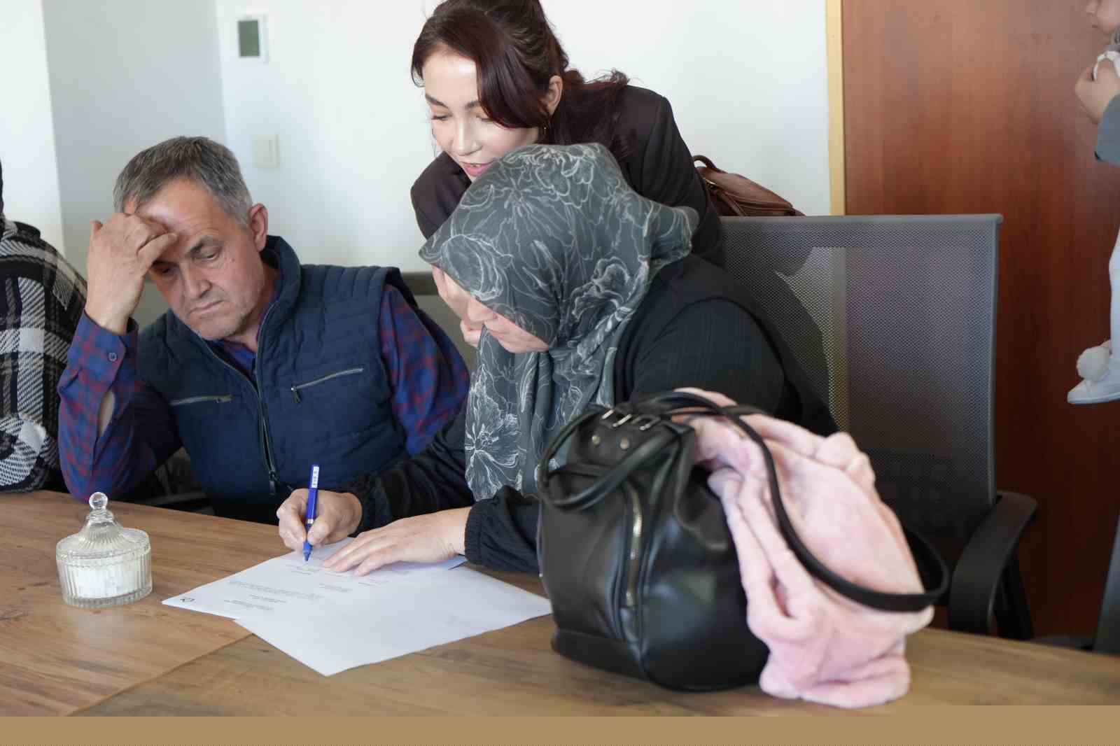 Antalya’da 10 çocuk yeni ailesine kavuştu: "Kendim doğurmuş gibiyim"
