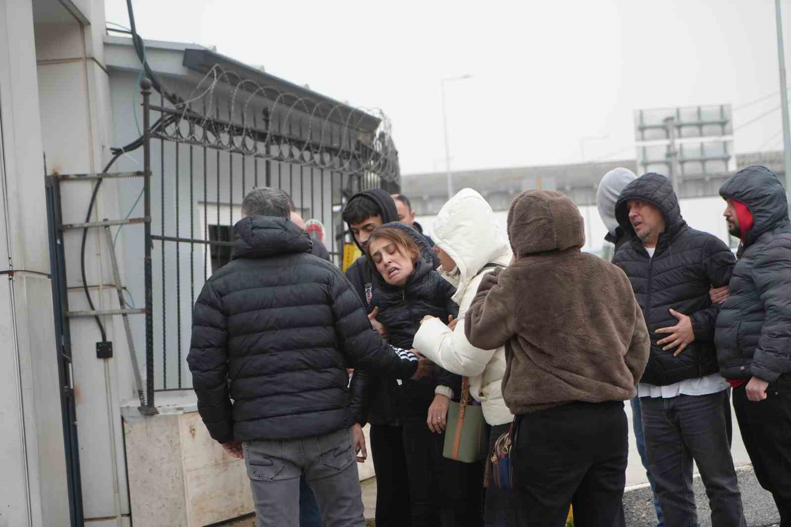 Antalya’da 10 kişinin ölümüyle sonuçlanan kazada acı Adli Tıp Kurumu önüne taşındı
