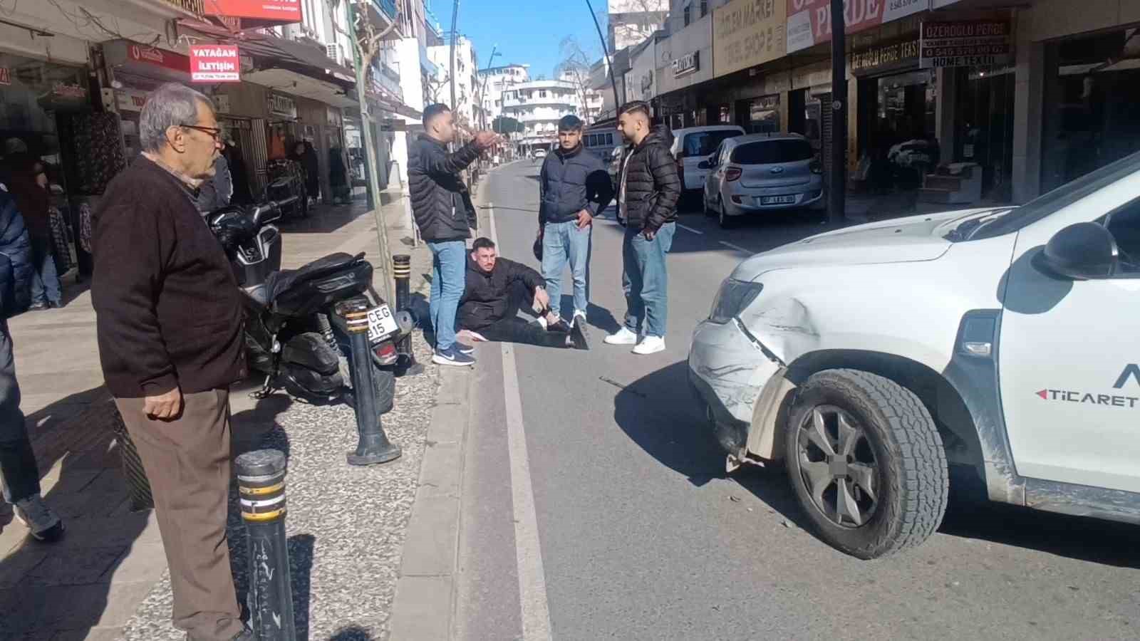 Antalya’da 100 metre arayla motosikletlileri yola savuran iki kaza: 1 yaralı
