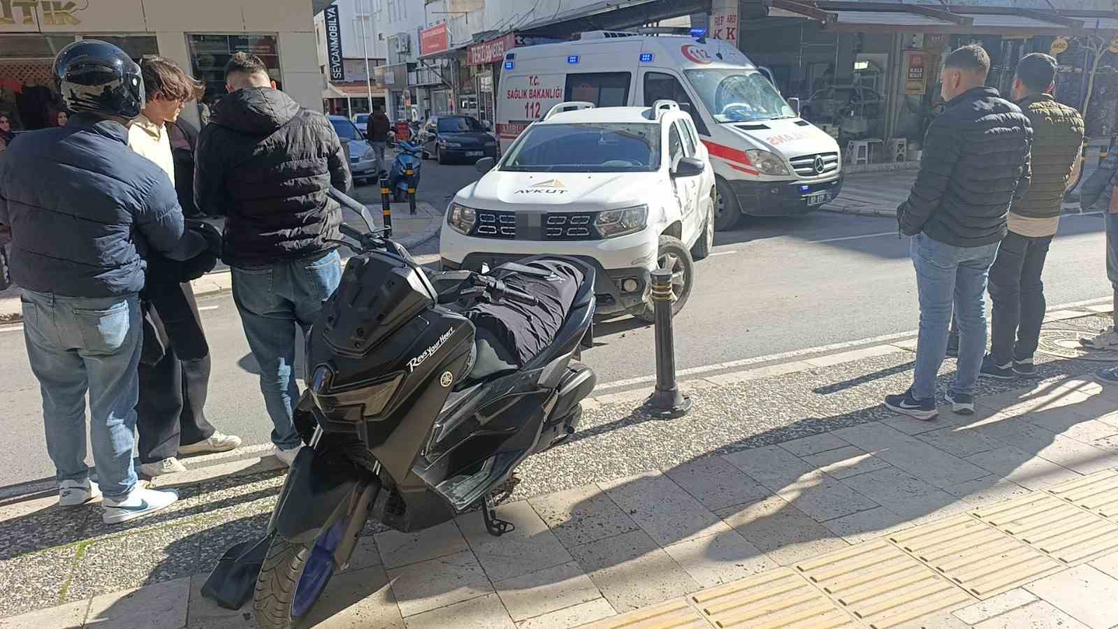 Antalya’da 100 metre arayla motosikletlileri yola savuran iki kaza: 1 yaralı
