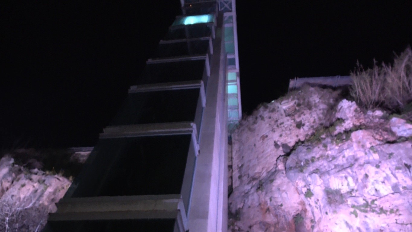 Antalya’da 21 Yaşındaki genç 30 metre yükseklikten beton zemine düşerek hayatını kaybetti
