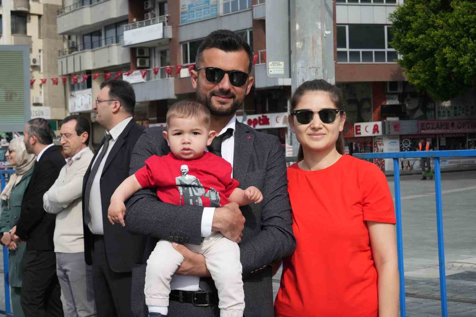 Antalya’da 23 Nisan kutlamaları çelenk sunma töreniyle başladı
