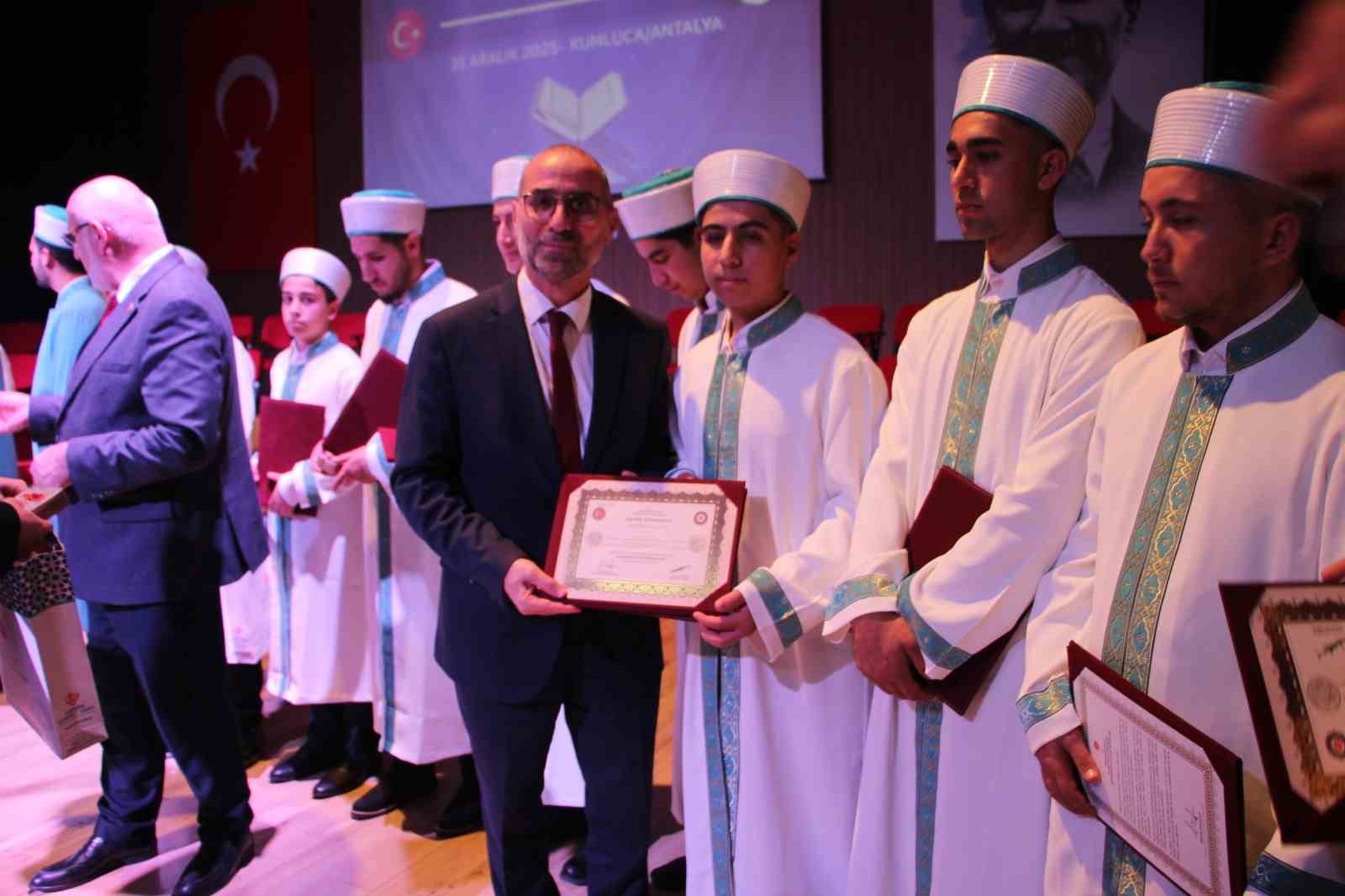 Antalya’da 27 hafız için icazet töreni
