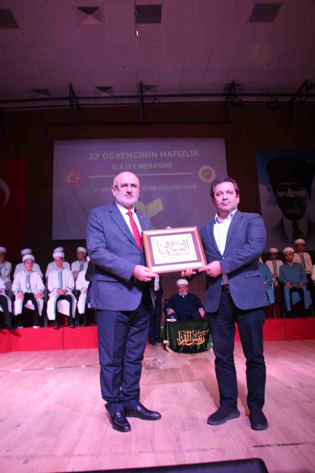 Antalya’da 27 hafız için icazet töreni
