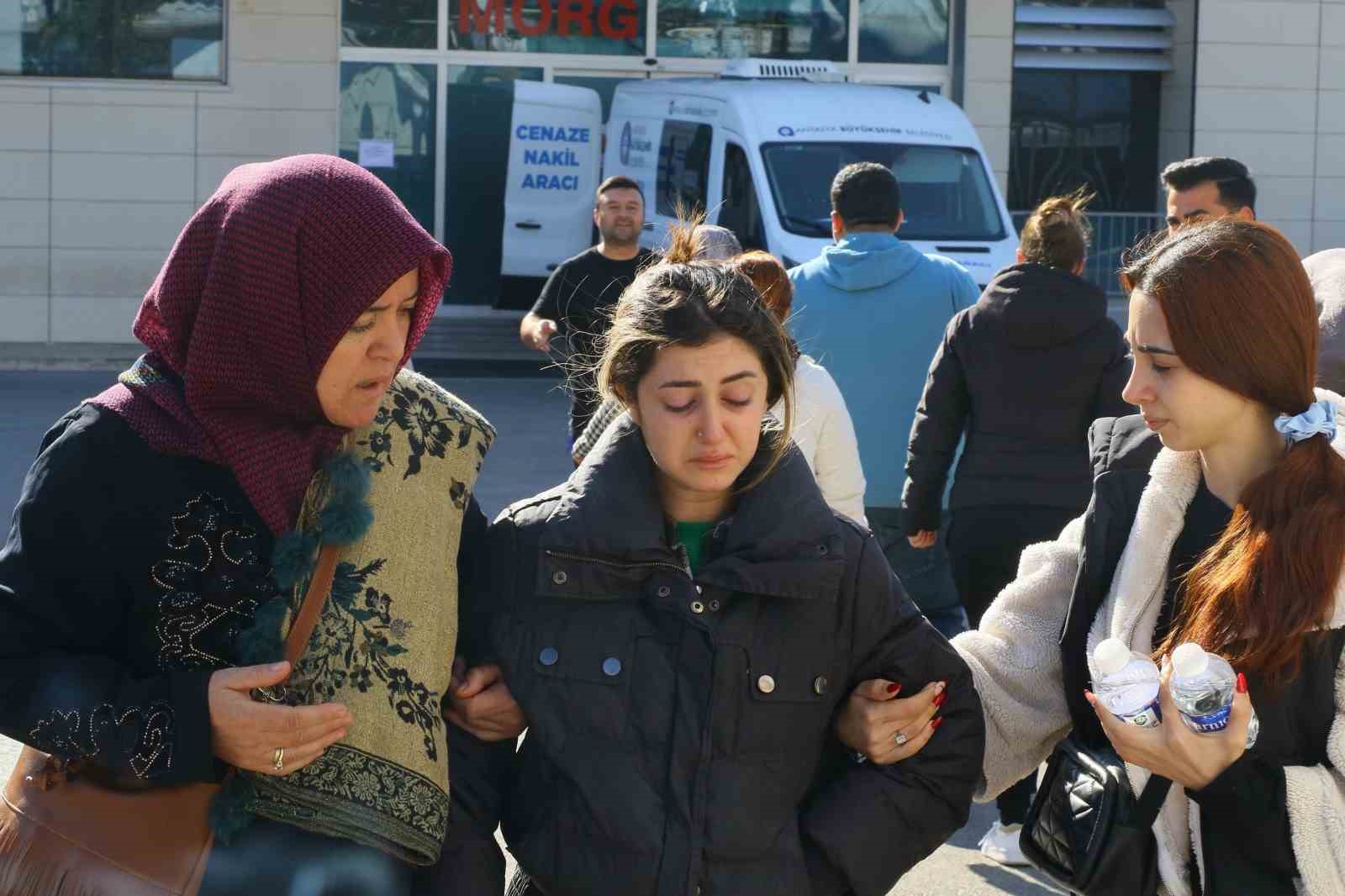 Antalya’da 6 çocuk annesi eşini öldürdü, beraatini istedi
