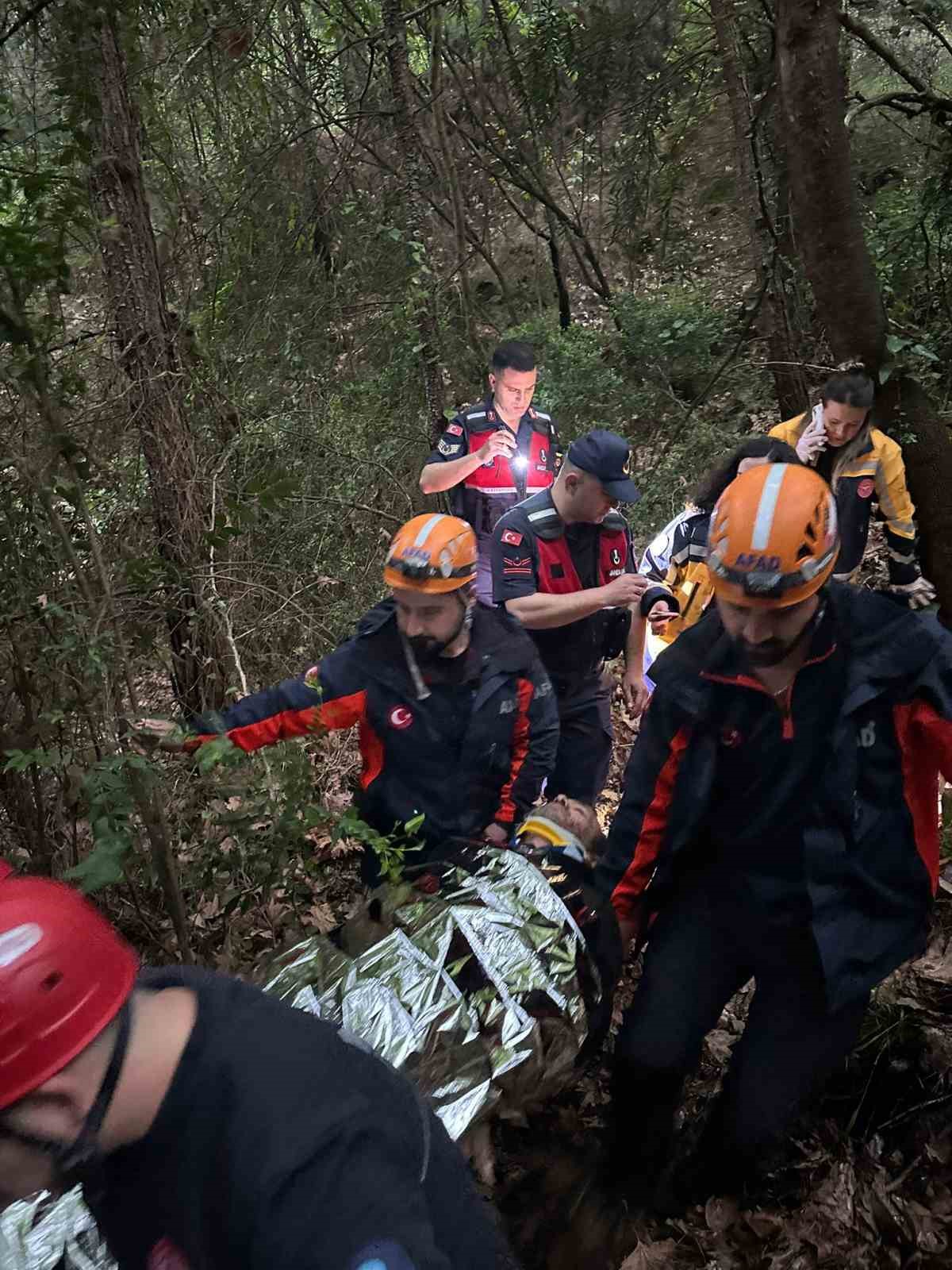 Antalya’da 80 metrelik uçuruma yuvarlanan adam yaralı olarak kurtarıldı
