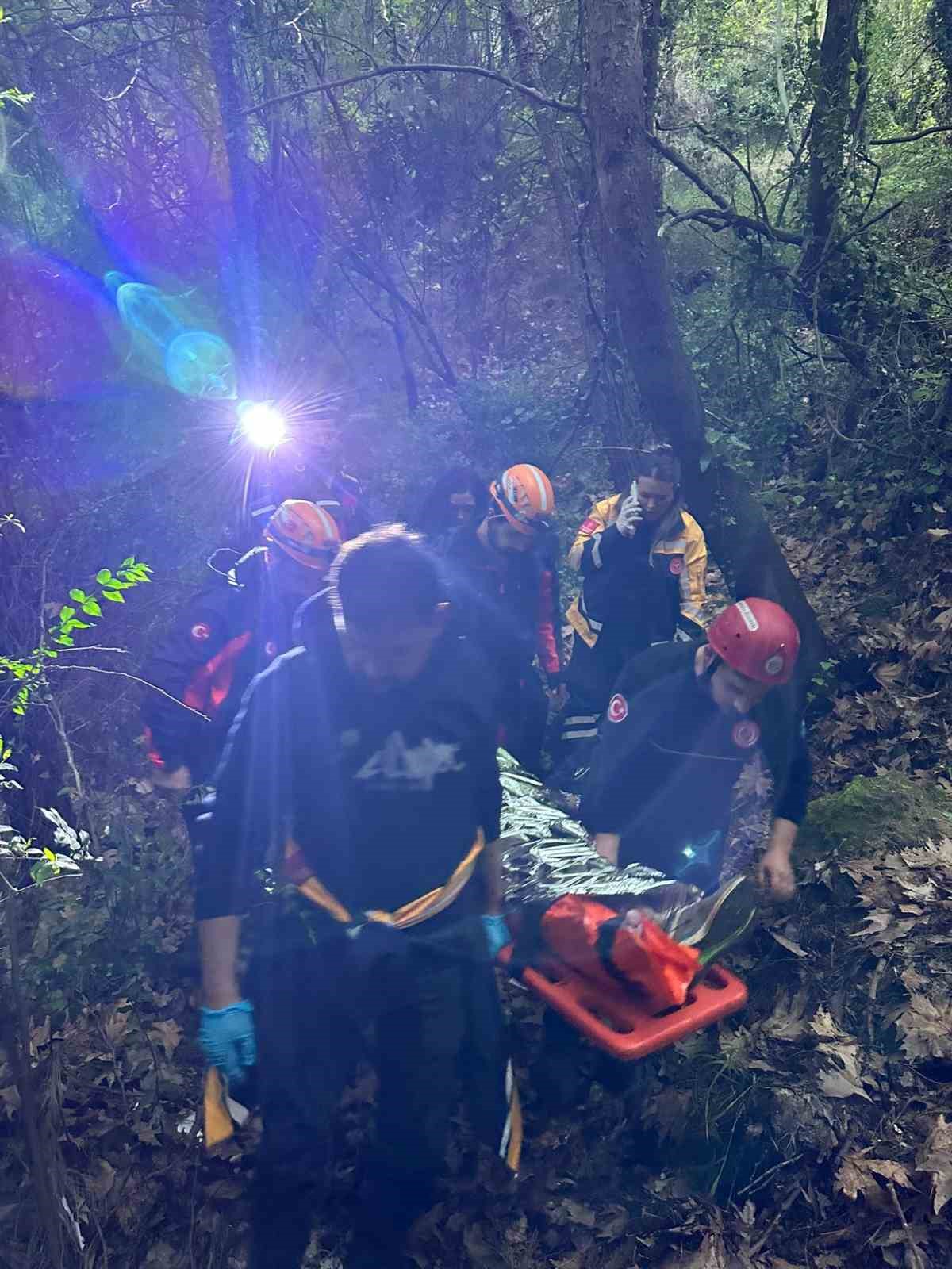 Antalya’da 80 metrelik uçuruma yuvarlanan adam yaralı olarak kurtarıldı
