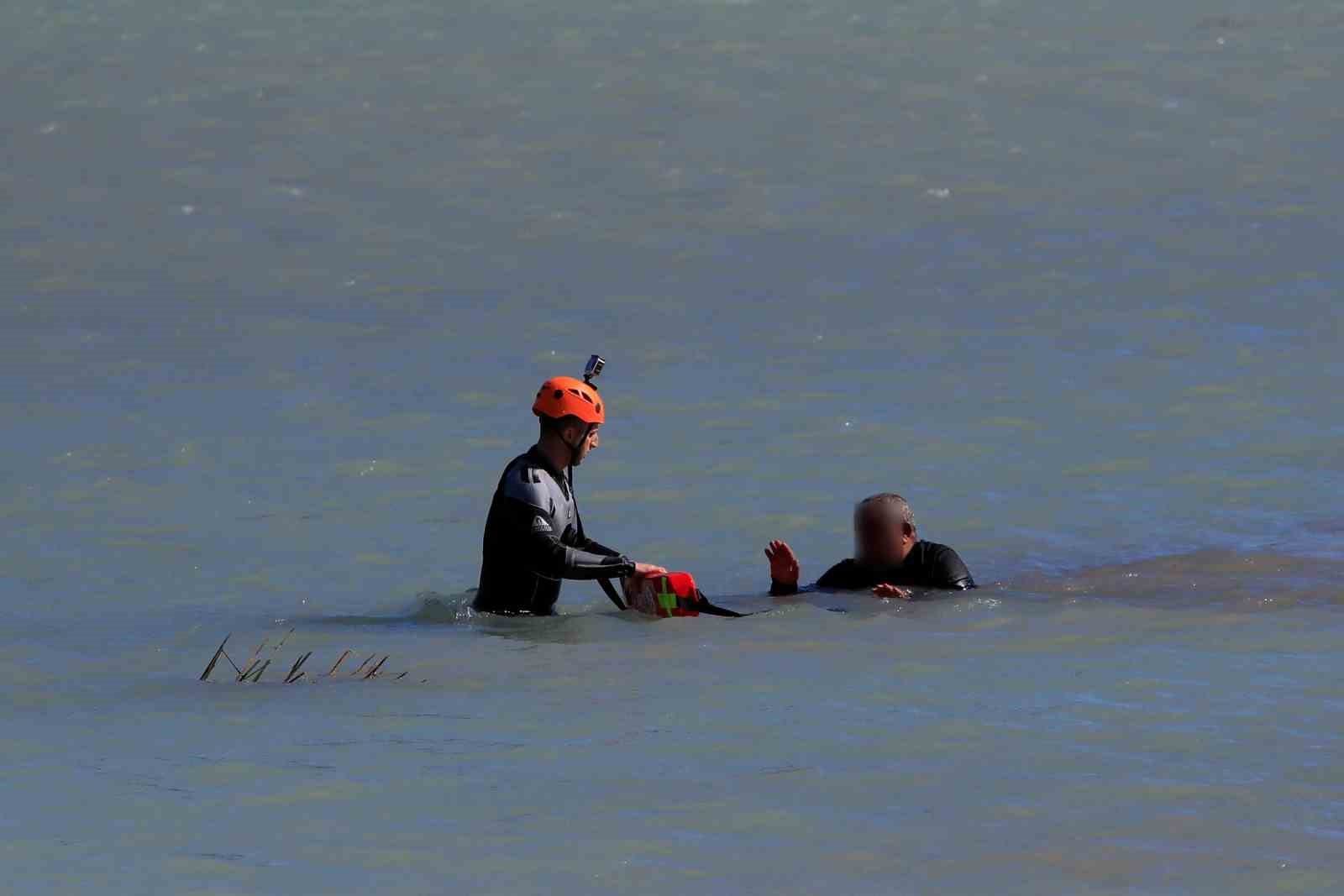 Antalya’da arkadaşlarına kızan belediye çalışanının eylemine can simitli müdahale
