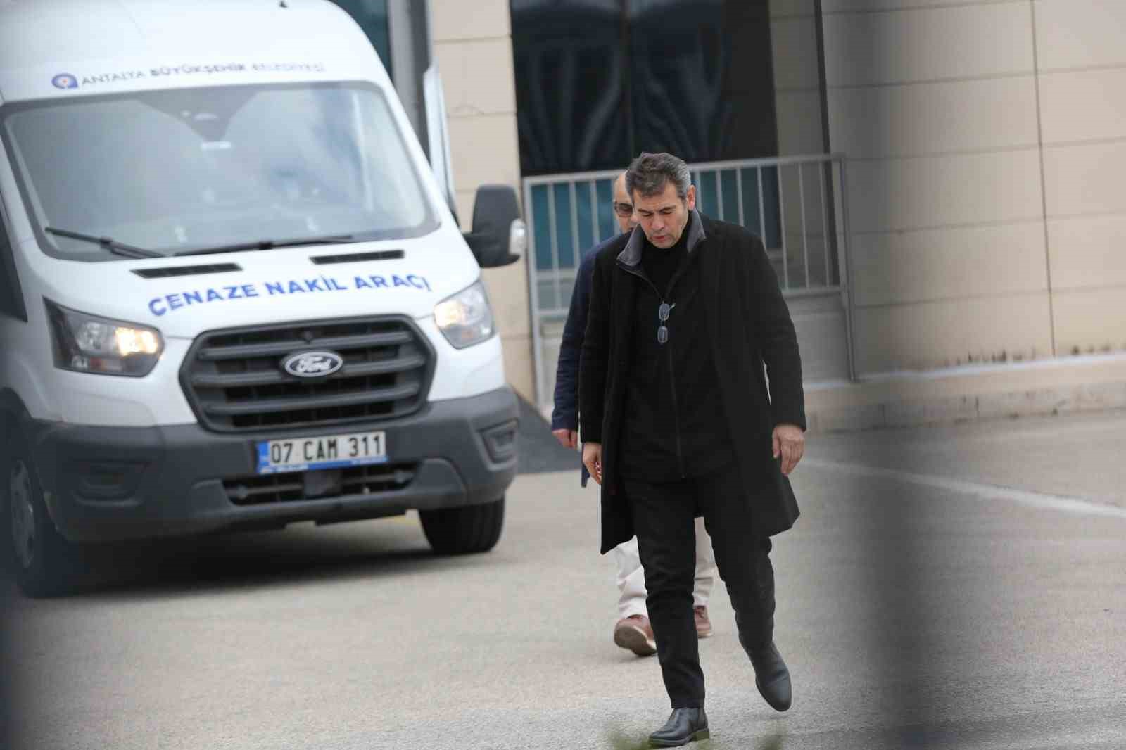 Antalya’da bıçaklanarak öldürülen anne ve kızının cenazeleri Ankara’ya götürüldü
