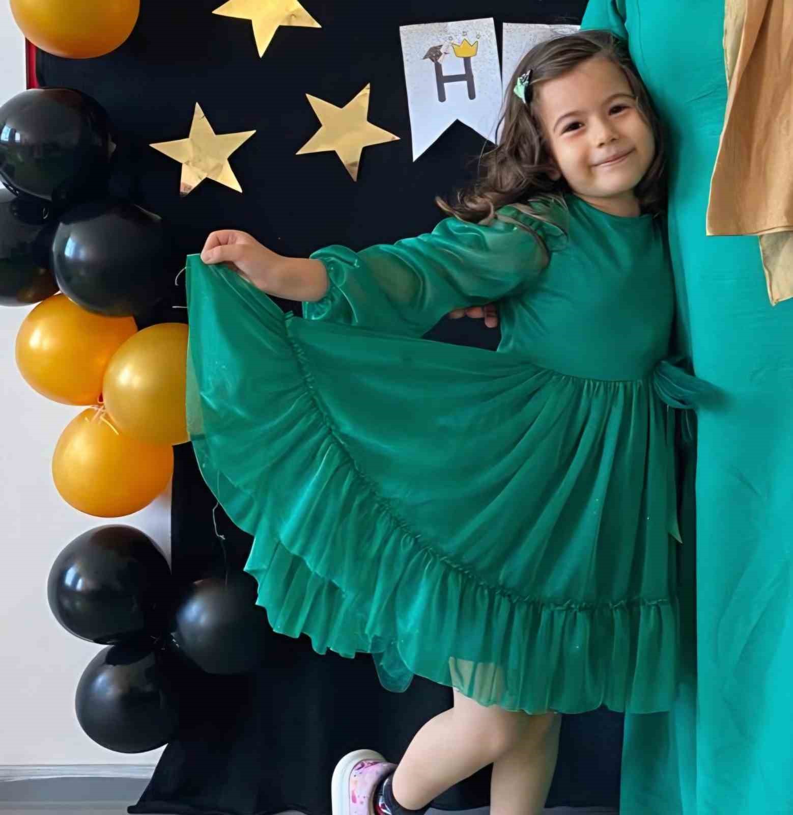 Antalya’da bıçaklanarak öldürülen anne ve kızının cenazeleri Ankara’ya götürüldü
