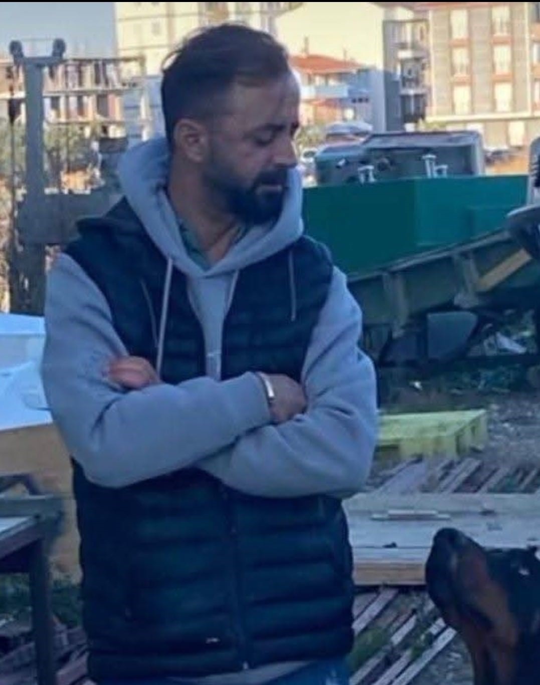 Antalya’da bir kişi ağaçlık alanda ölü bulundu
