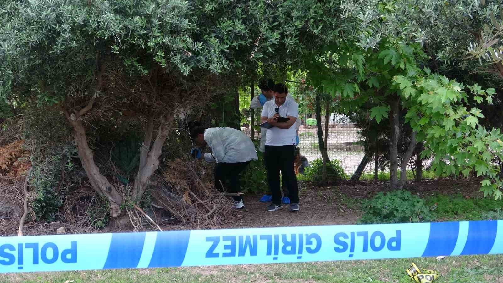 Antalya’da bir kişi ağaçlık alanda ölü bulundu

