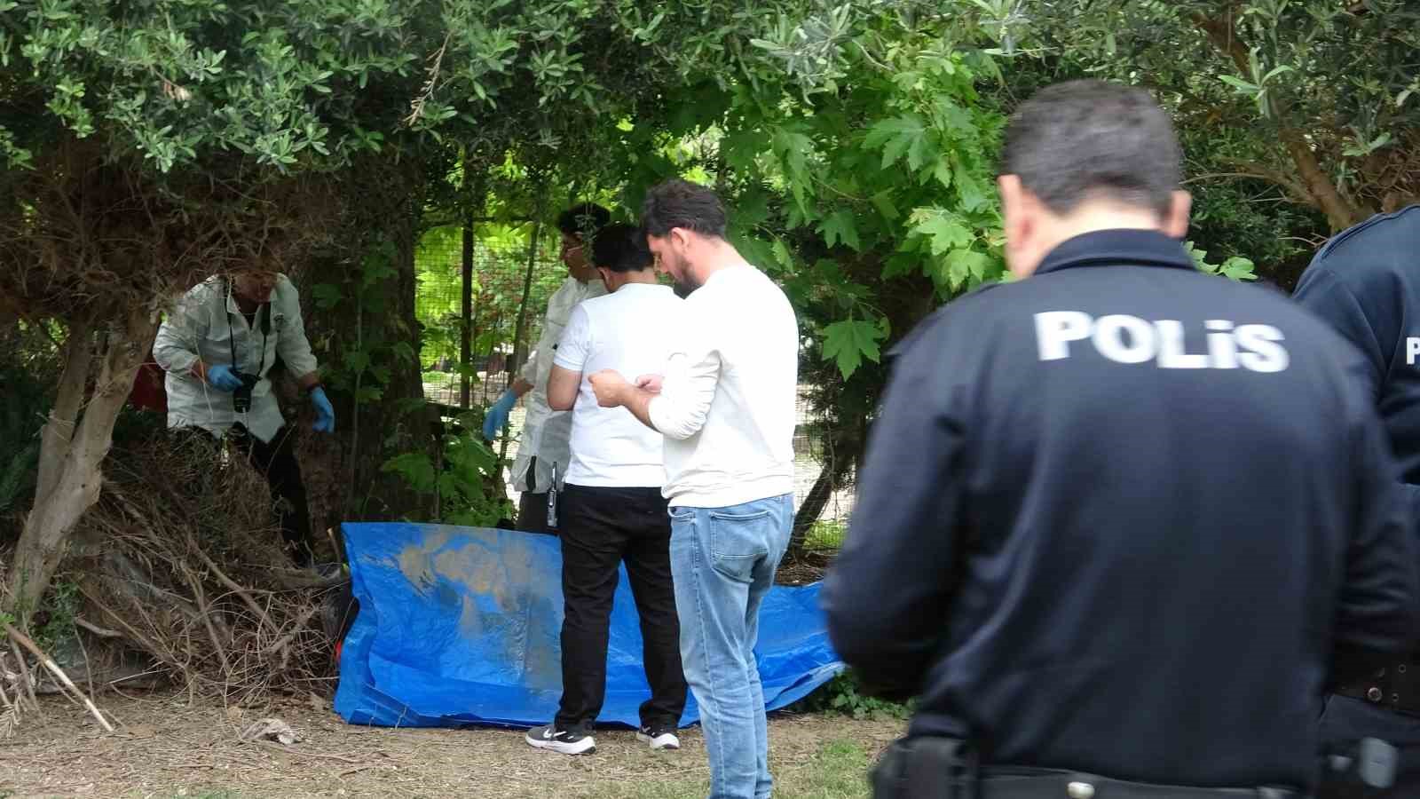 Antalya’da bir kişi ağaçlık alanda ölü bulundu
