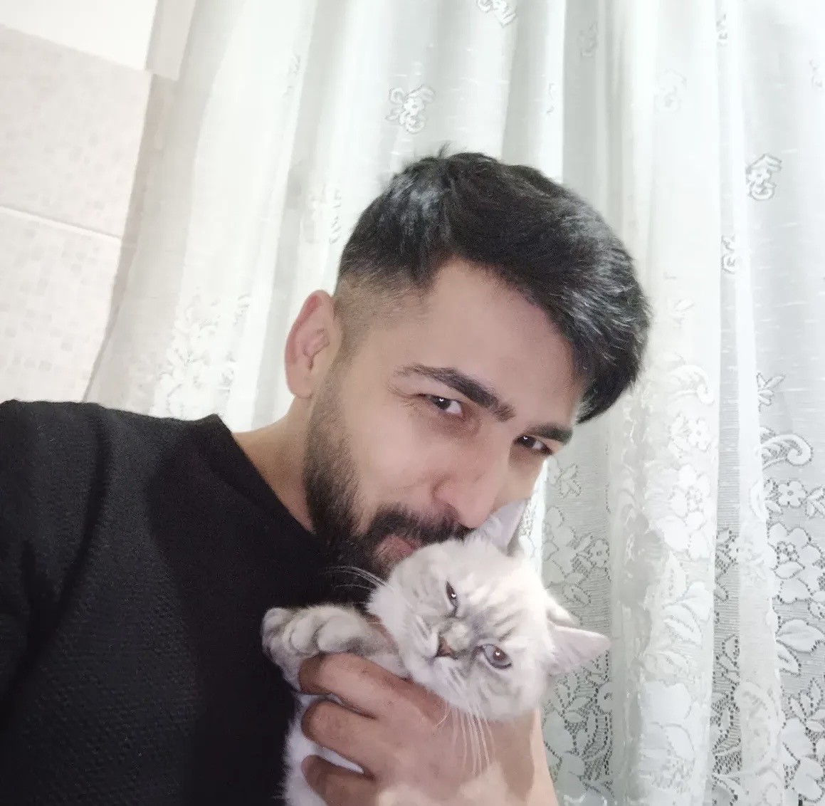 Antalya’da evde ölü bulunan gencin teyzesinden yürek yakan ağıt: "Dayanamam ben, içim yanıyor"
