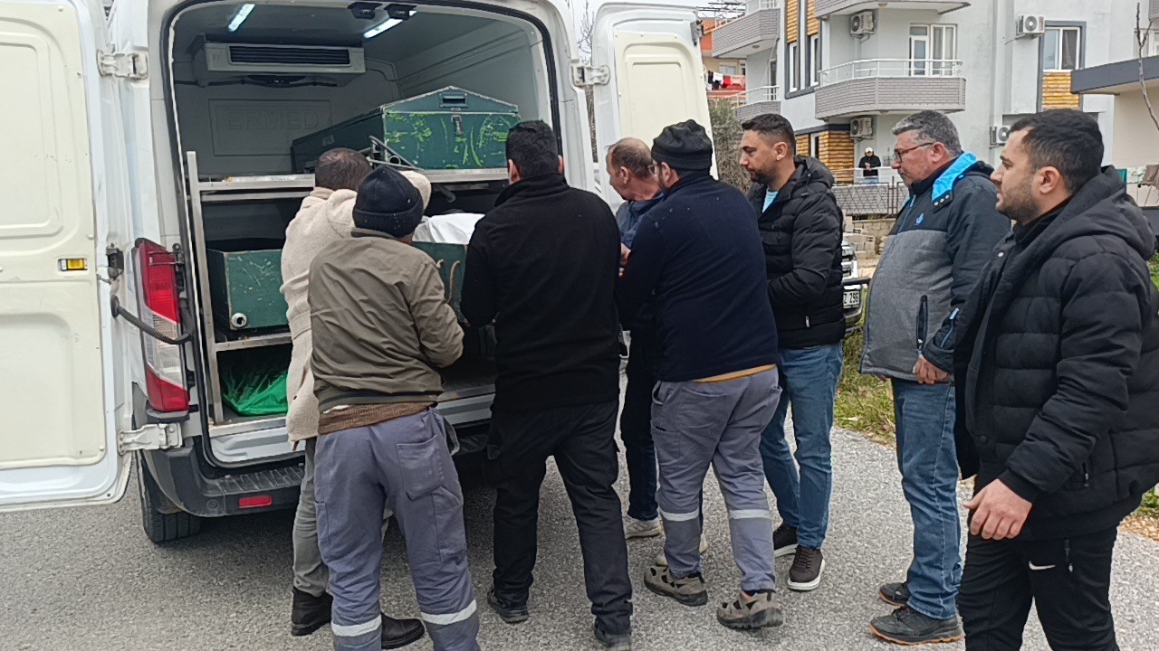 Antalya’da evinde silahla vurulmuş halde ölü bulunan kişinin cenazesi teslim alındı
