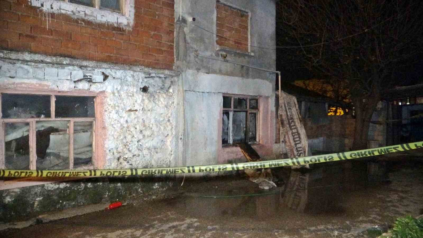 Antalya’da gecekondu yangını: 1 ölü, 1 yaralı
