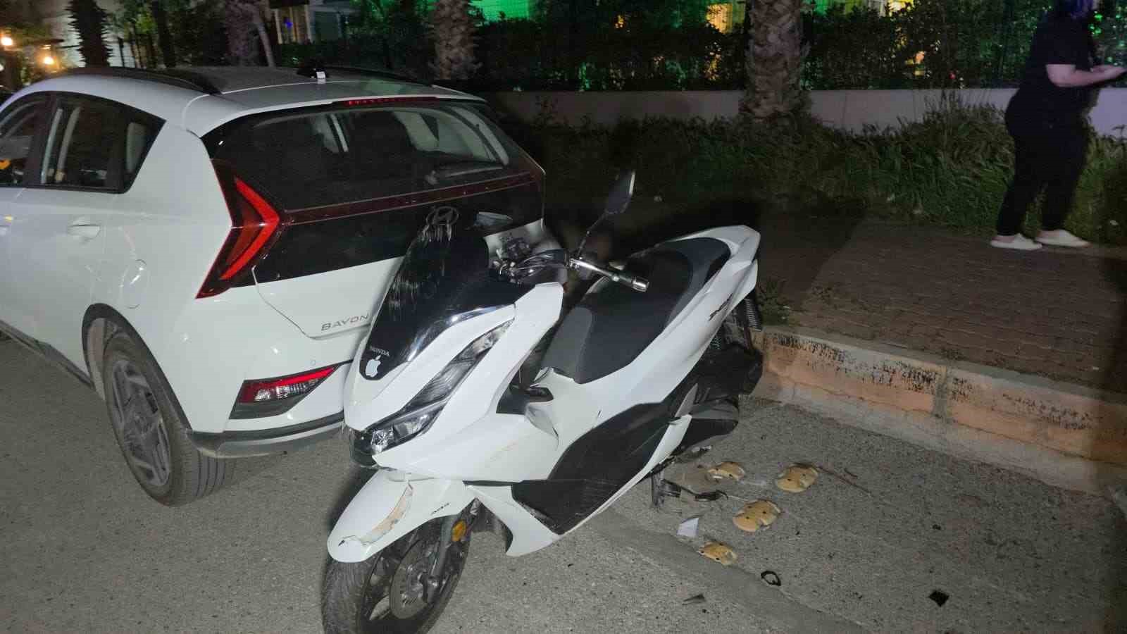 Antalya’da iki motosiklet çarpıştı: 3 yaralı
