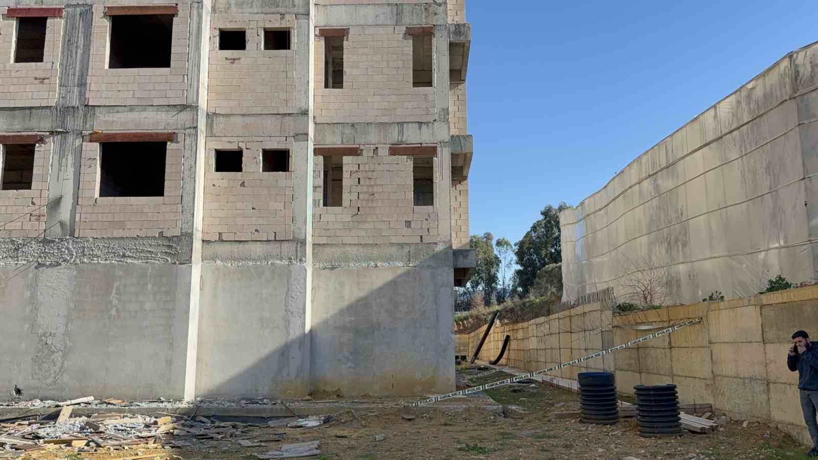 Antalya’da inşaattın 5’nci katından düşen işçi yaralandı
