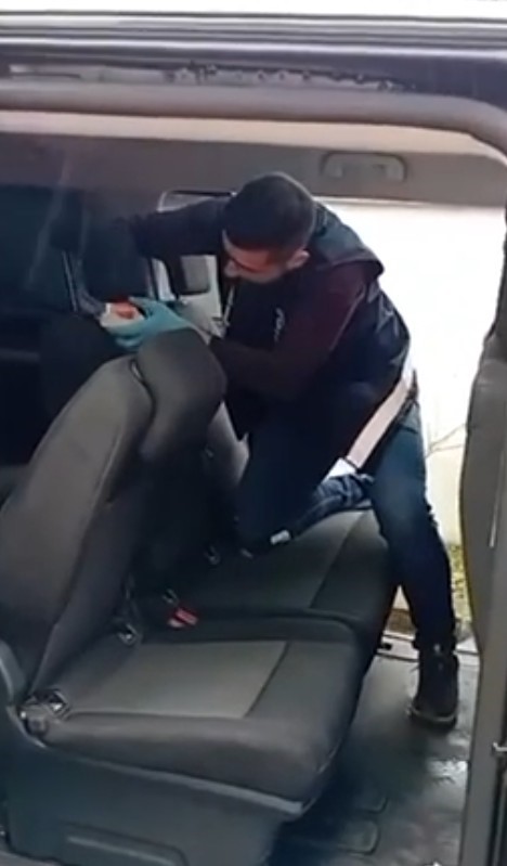 Antalya’da "istihbaratçı" yalanıyla 3,5 milyonluk vurgun yaptılar
Antalya’da "istihbaratçı" yalanıyla 3,5 milyonluk vurgun yaptılar