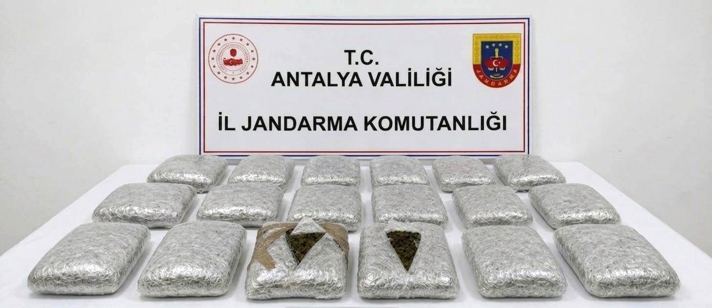 Antalya’da jandarmadan uyuşturucu operasyonu: 30 kilogram skunk maddesi ele geçirildi
