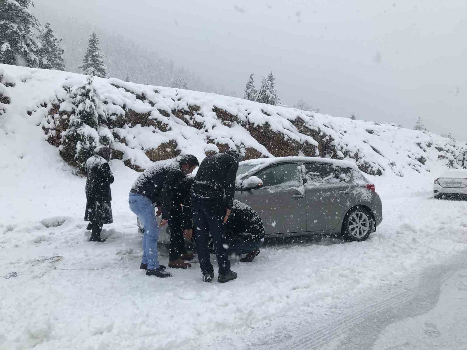 Antalya’da kar yağışı başladı, Alacabel beyaza büründü
