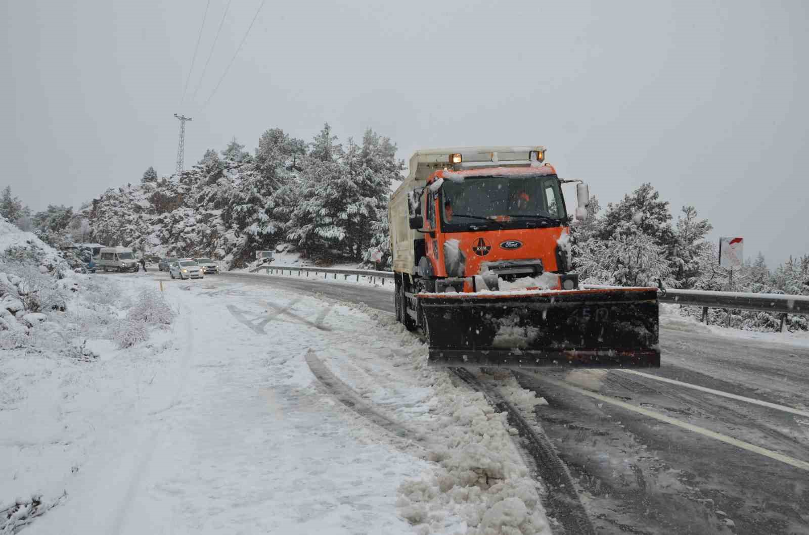 Antalya’da kar yağışı başladı, Alacabel beyaza büründü
