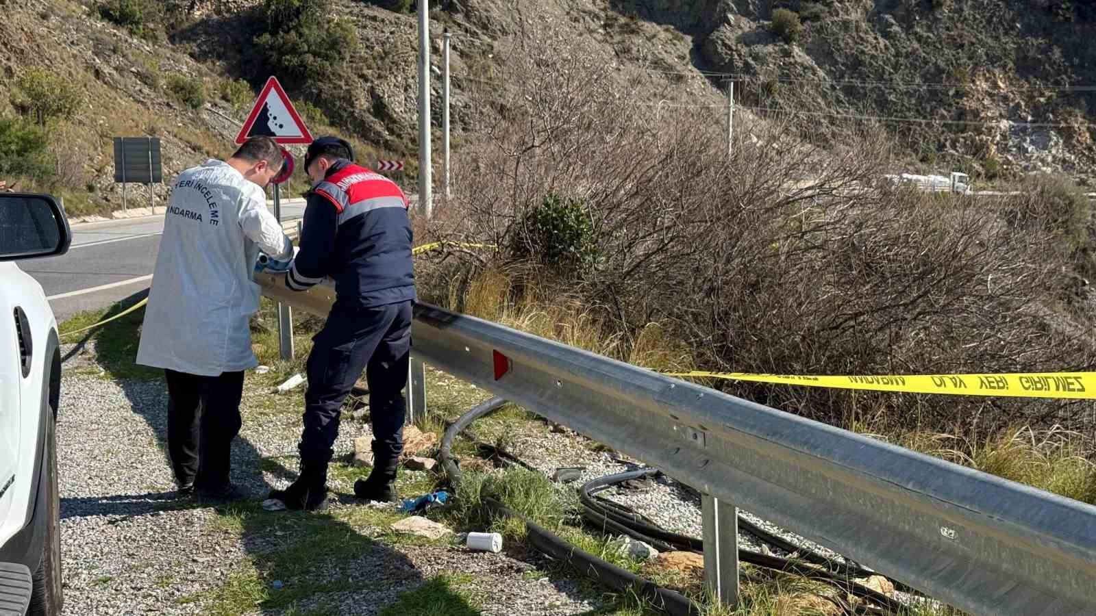 Antalya’da karayolu kenarında cesedi bulunan kadının kimliği belli oldu
