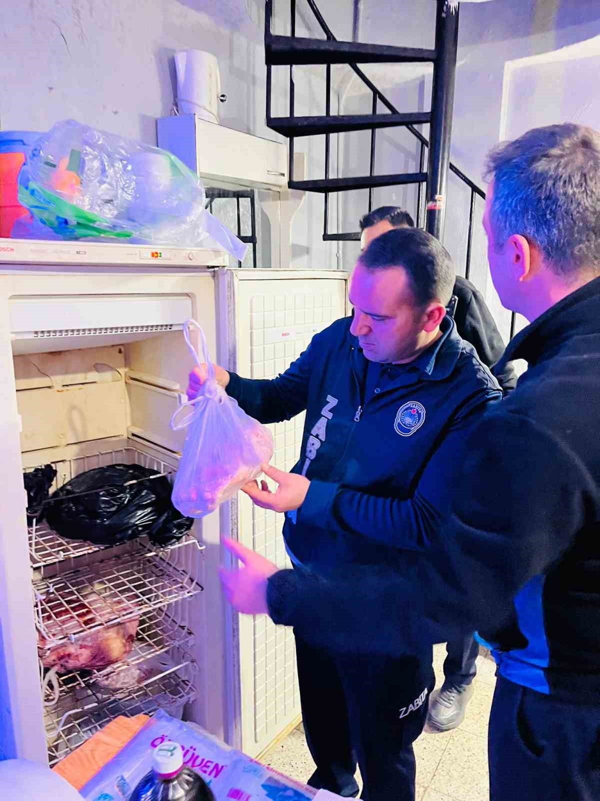 Antalya’da kasap dükkanında mide bulandıran görüntü: Zabıtalar gözlerine inanamadı
