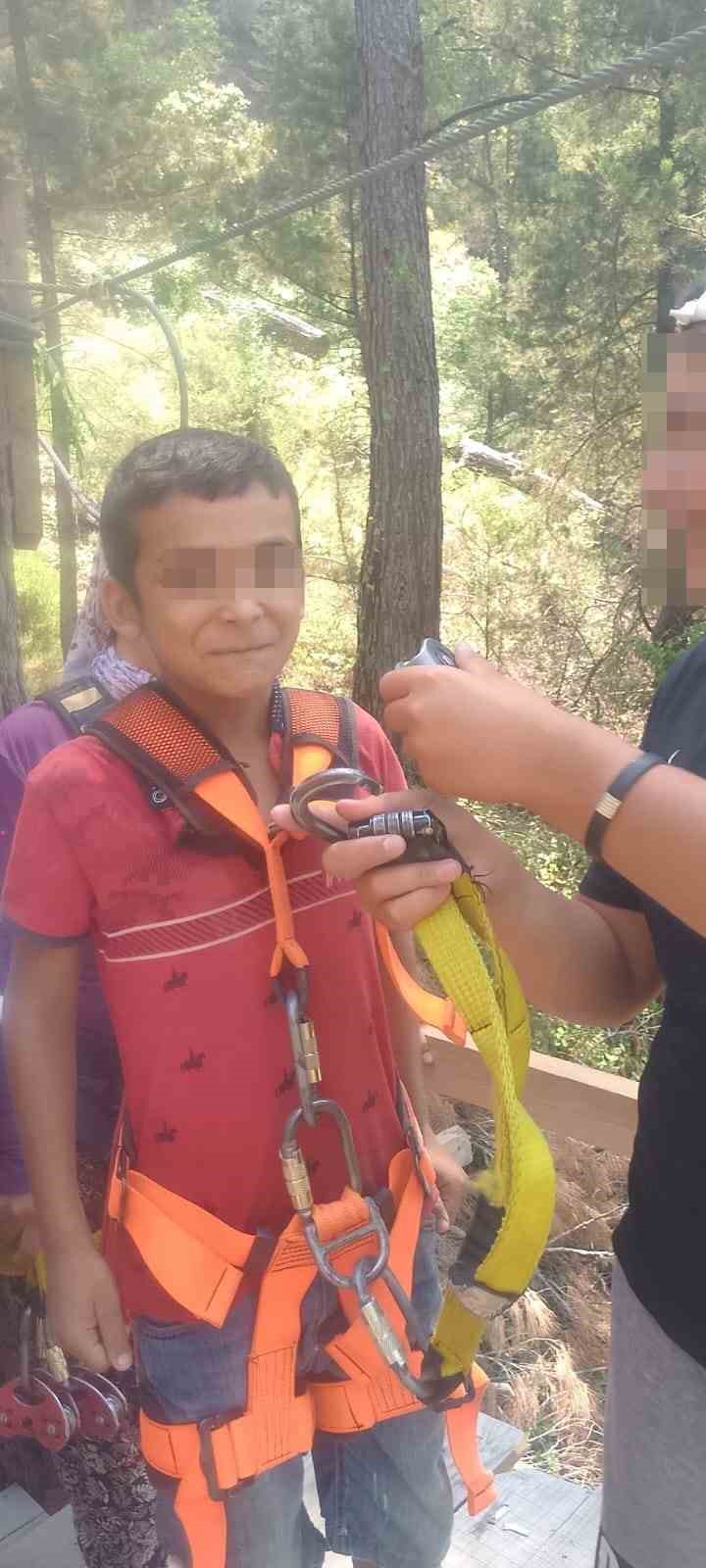 Antalya’da kaybolan çocuk, 600 kilometre uzakta Adana’da bulundu
Antalya’da kaybolan çocuk, 600 kilometre uzakta Adana’da bulundu