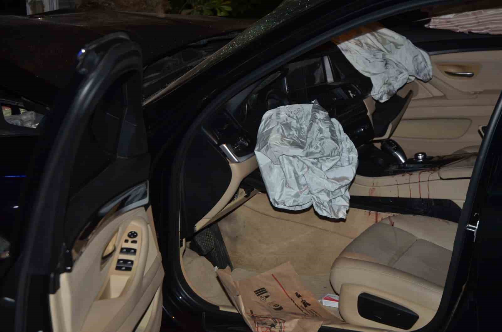 Antalya’da kontrolden çıkan lüks otomobil duvara çarptı: 1 ölü
