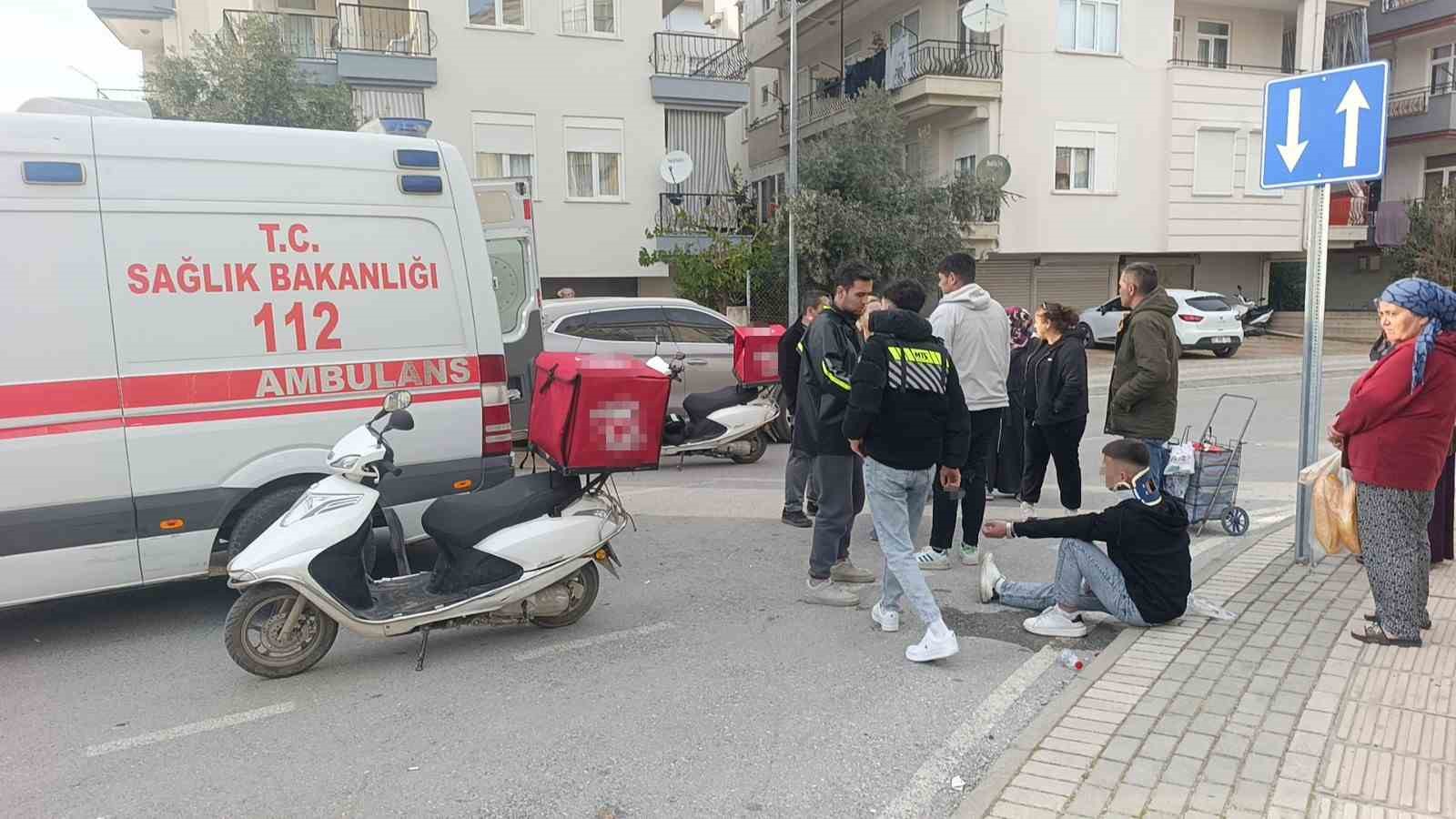 Antalya’da motosiklet ile elektrikli bisiklet çarpıştı: 3’ü çocuk 4 yaralı
