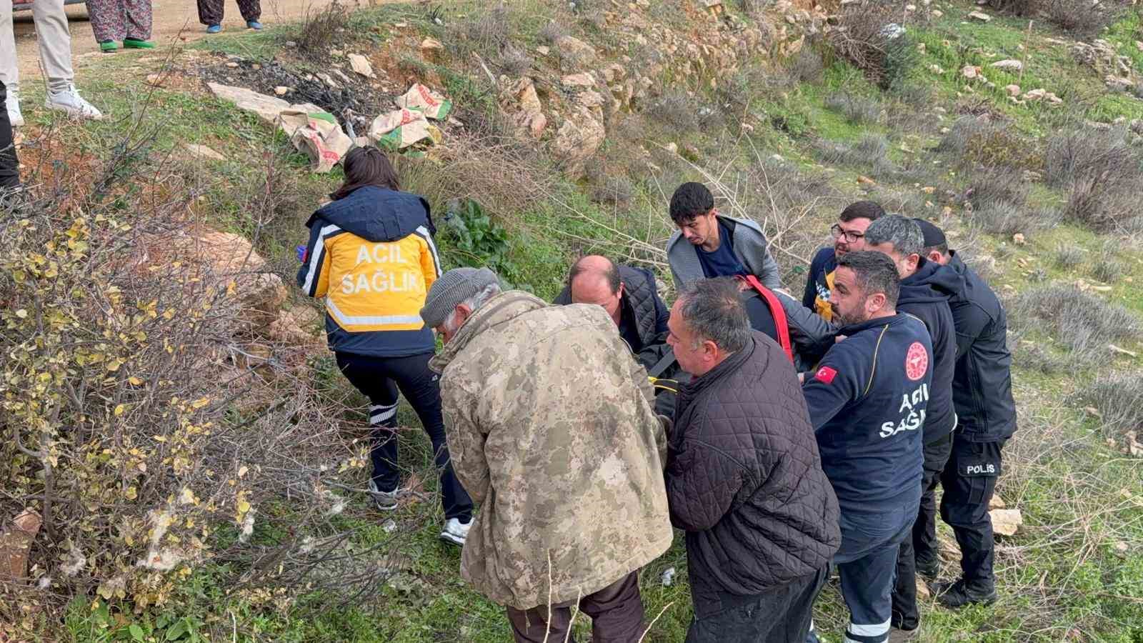 Antalya’da motosiklet uçuruma yuvarlandı: 2 yaralı
