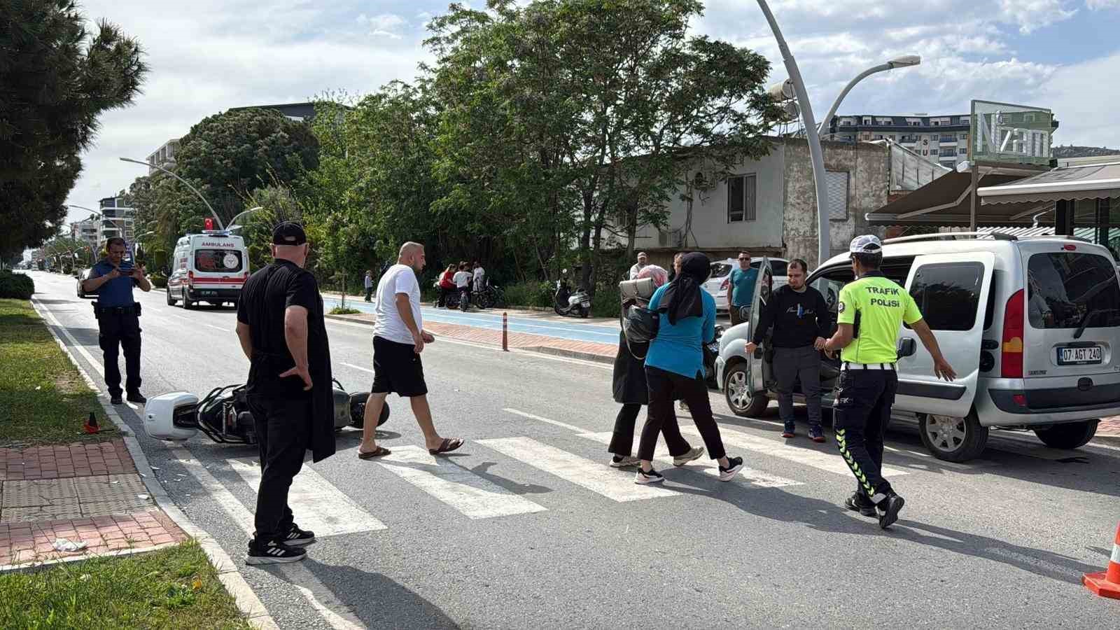 Antalya’da motosikletler çarpıştı: 3 yaralı
