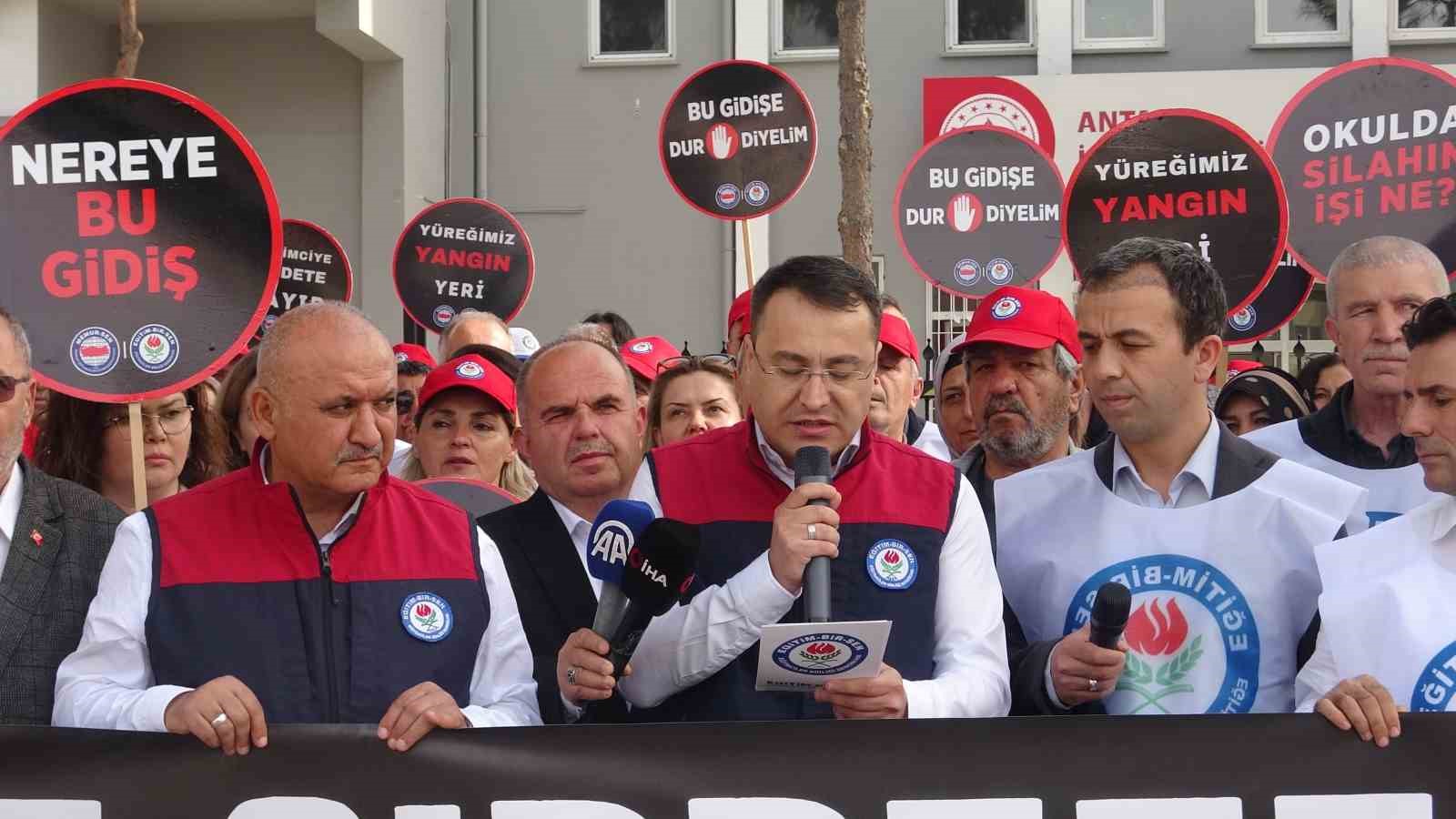 Antalya’da okullara yapılan saldırılar protesto edildi
